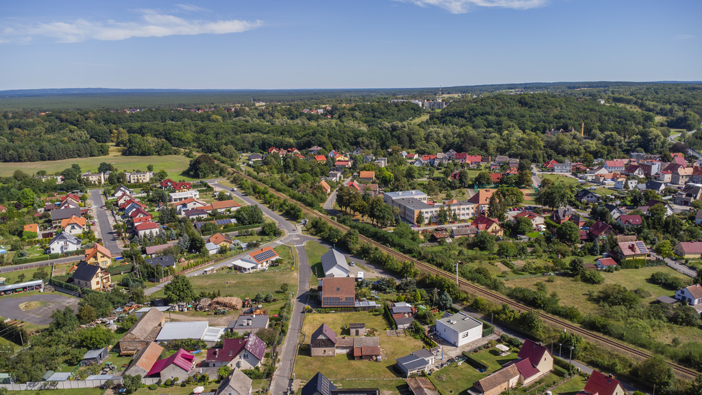 Działka 1518 m² z domem – przestrzeń dla rodziny