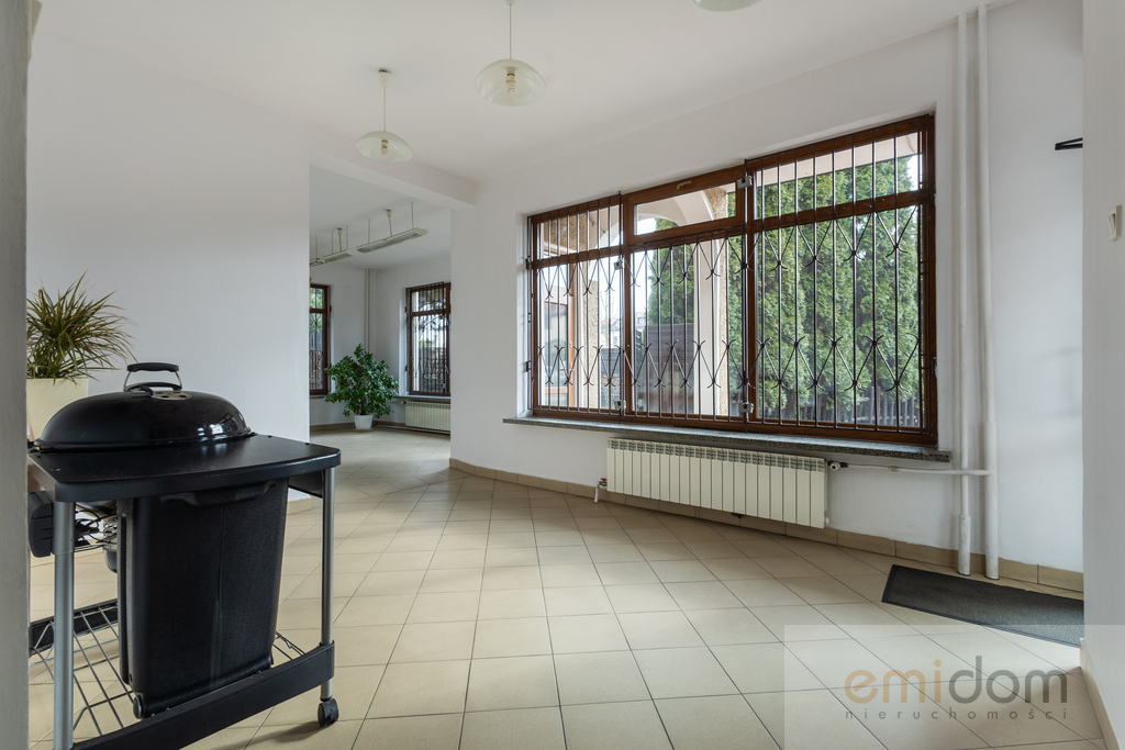 Stara Miłosna | Dom z częścią usługową | 3 lokale