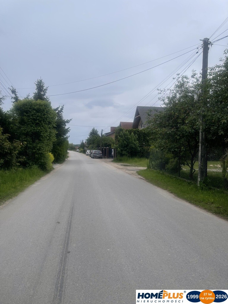 Działka 879 m² – media w drodze, las, SKM.