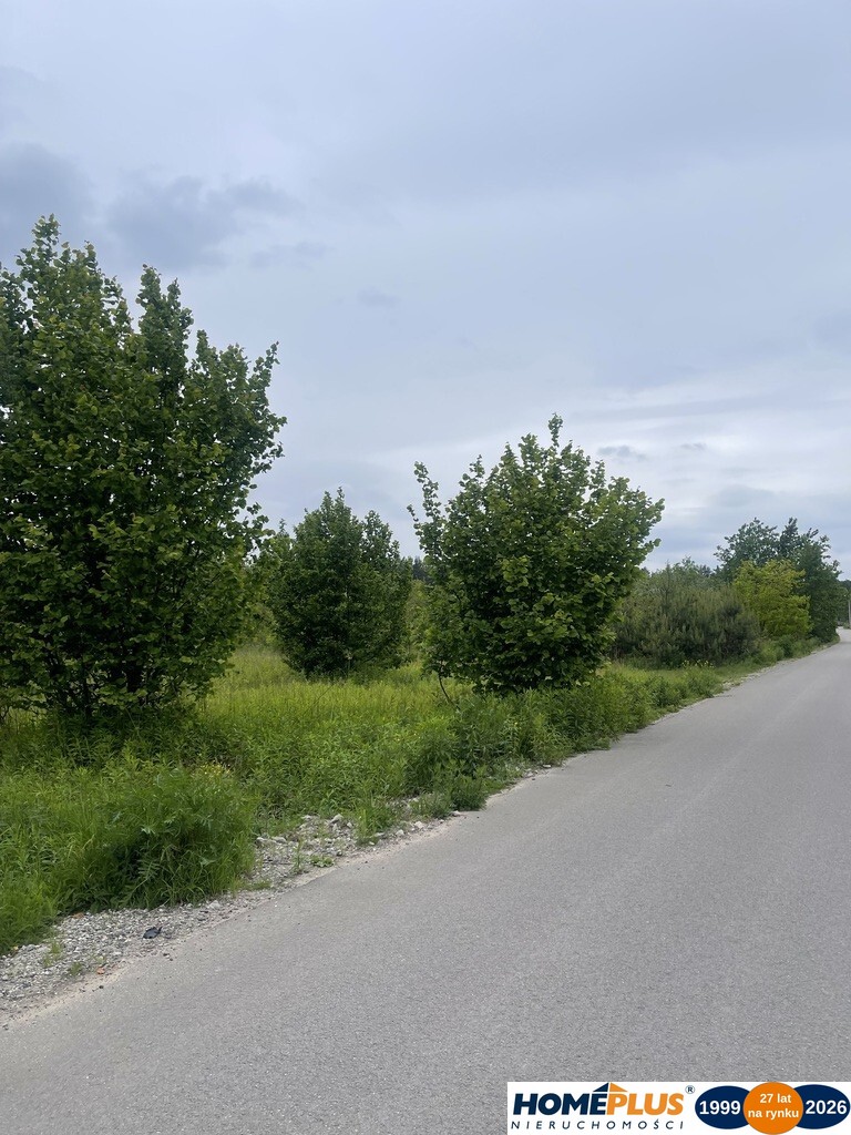 Działka 879 m² – media w drodze, las, SKM.