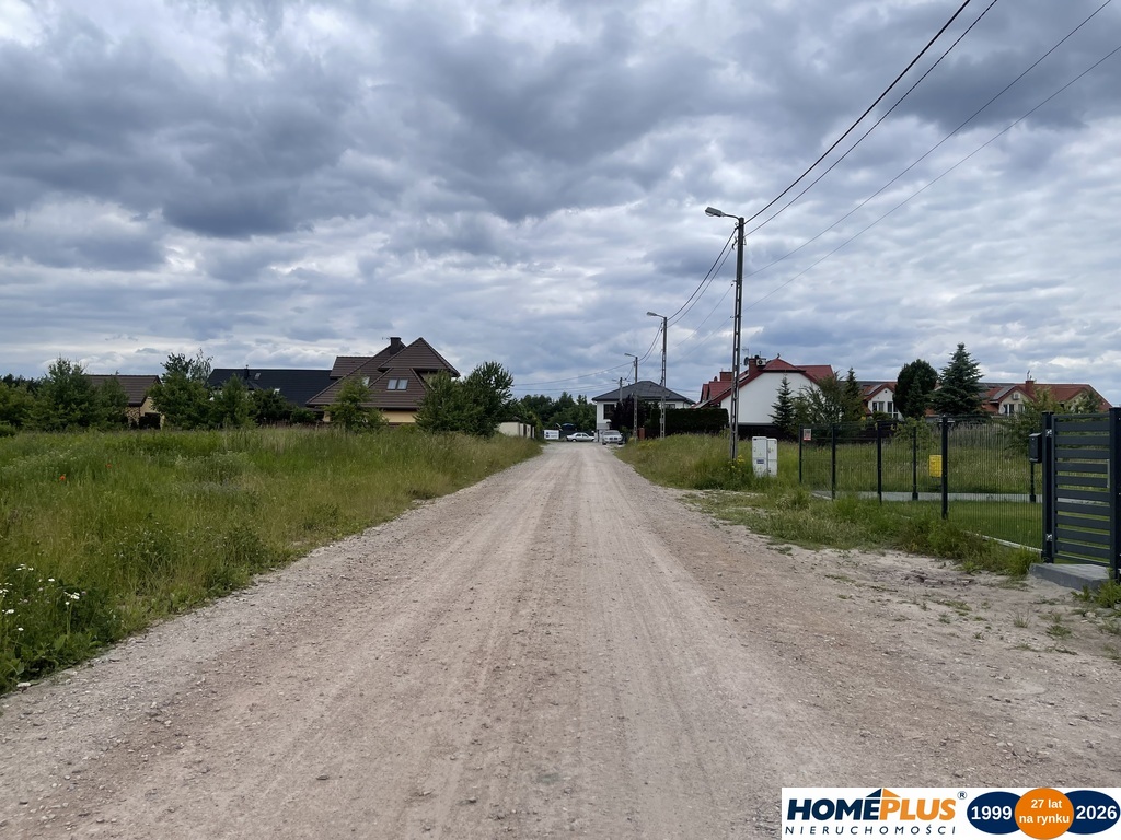 Działka budowlana 930 m² - blisko Warszawy.