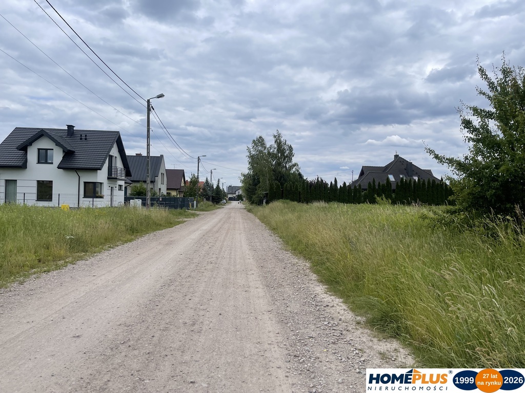 Działka budowlana 930 m² - blisko Warszawy.