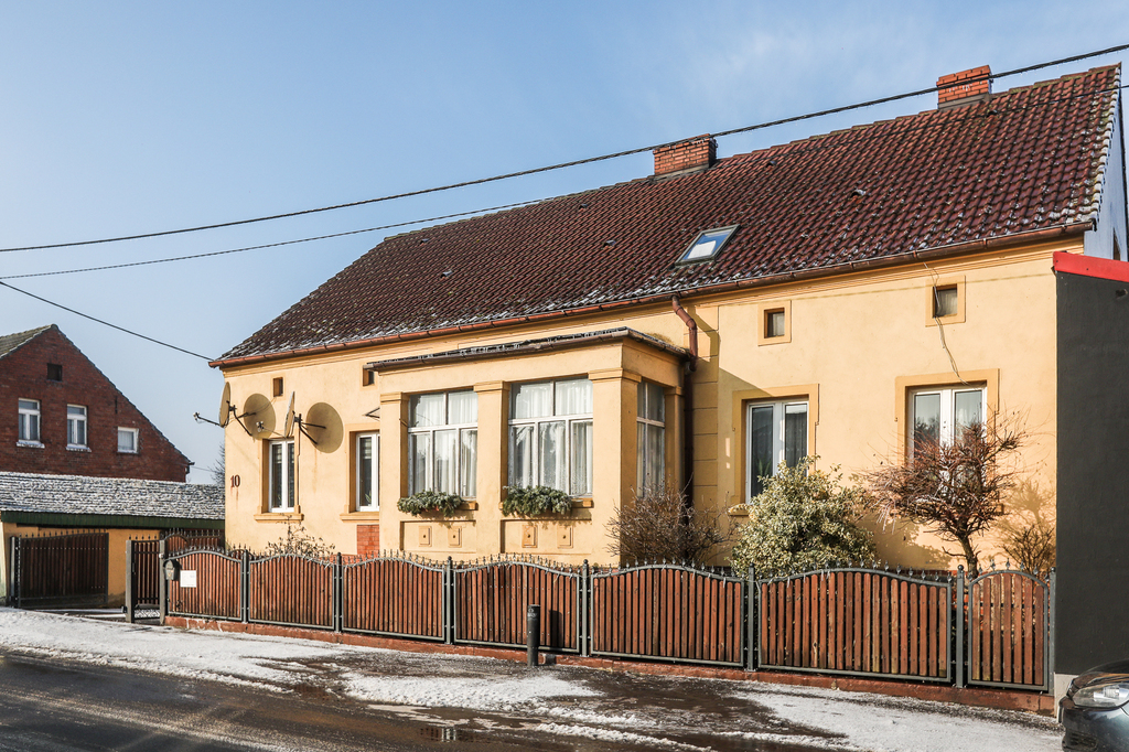 Sprzedam Pół Zamku, Cały Pałac, albo Kawał Domu!