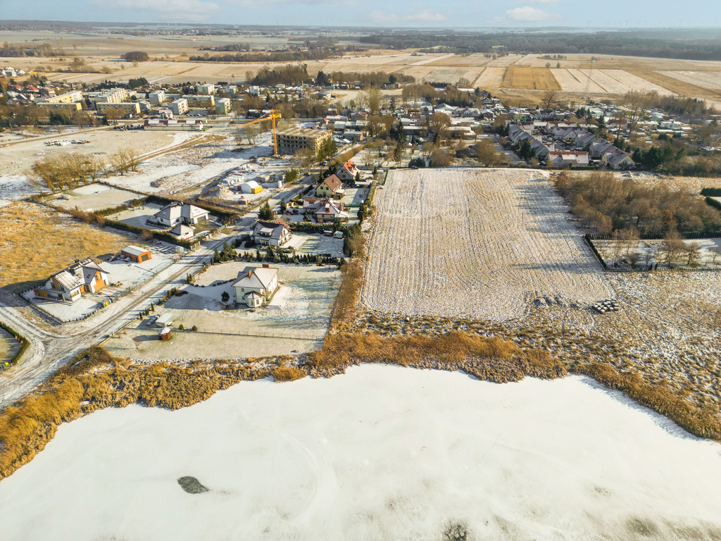 Działka siedliskowa nad rozlewiskiem 4 km od morza