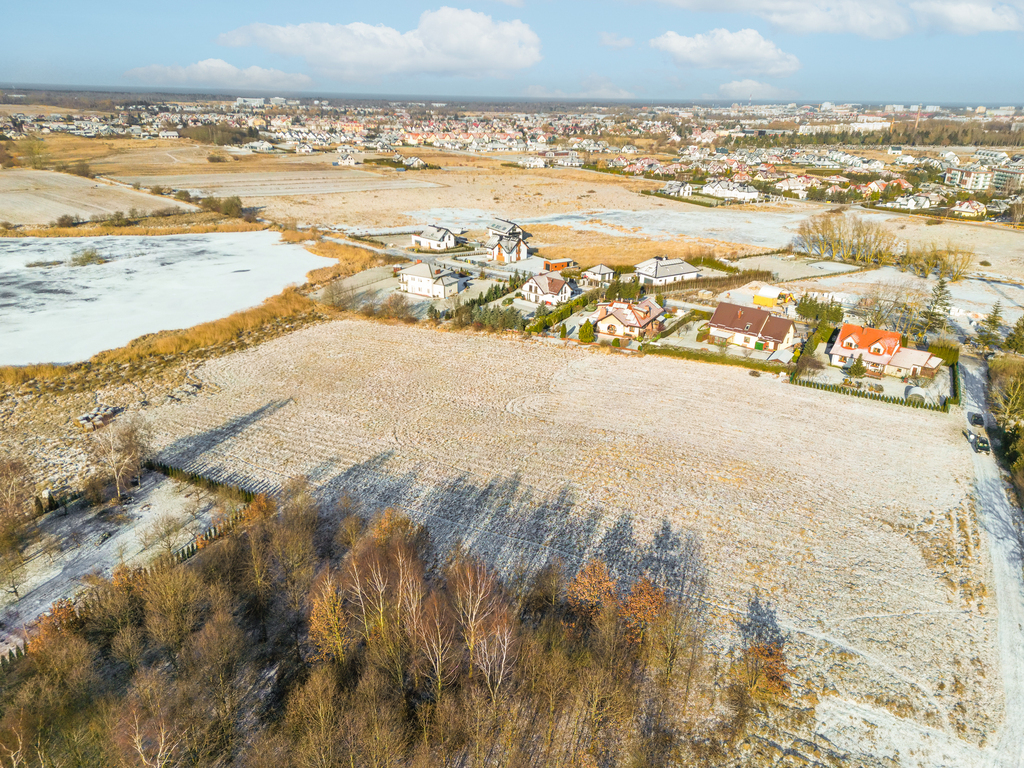 Działka siedliskowa nad rozlewiskiem 4 km od morza