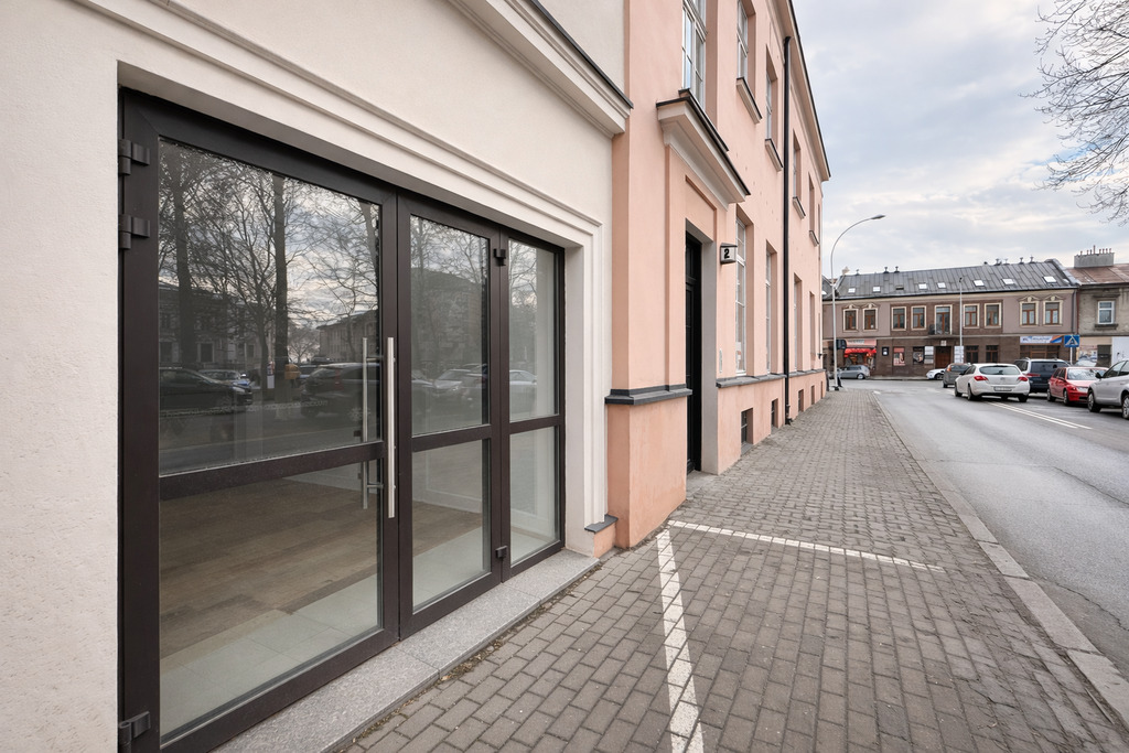 Lokal z witryną na parterze w centrum miasta