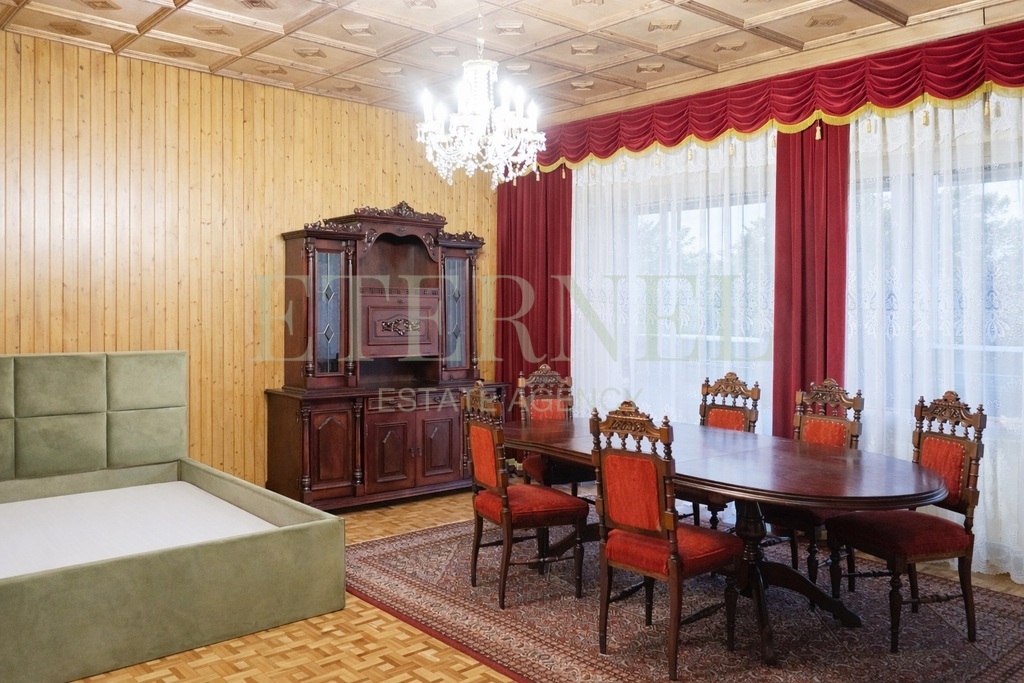 Dom dwupiętrowy z garażem ogrodem, strychiem 136m2