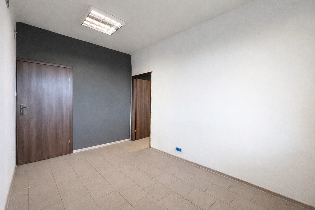 Lokal biurowy na piętrze 2 pokoje