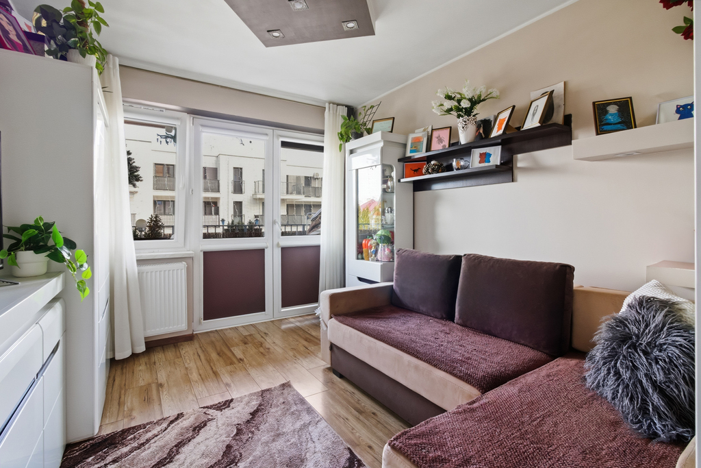 3 pokoje, duży balkon - blisko trasy S7