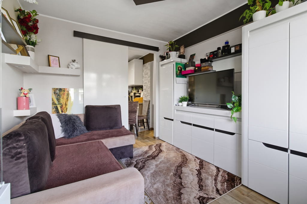 3 pokoje, duży balkon - blisko trasy S7
