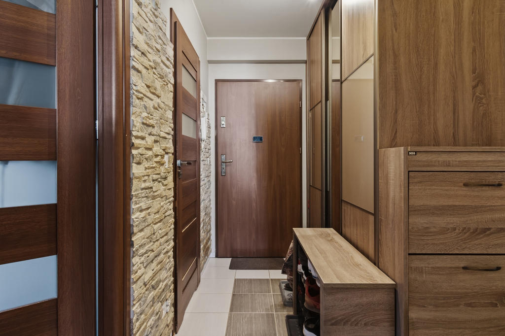 3 pokoje, duży balkon - blisko trasy S7