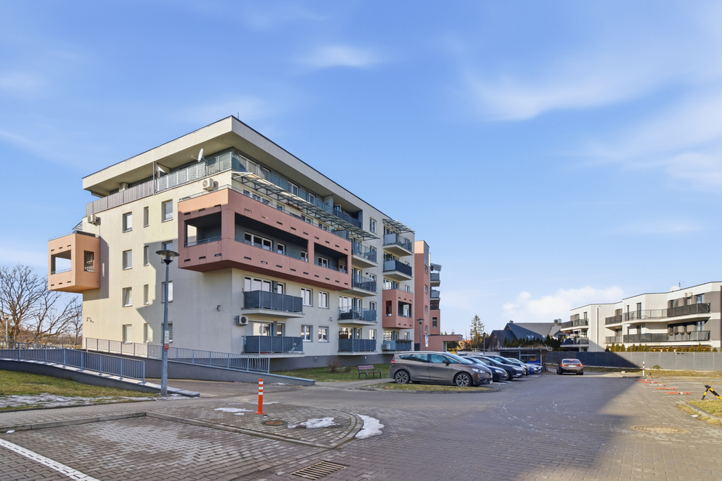 3 pokoje, duży balkon - blisko trasy S7