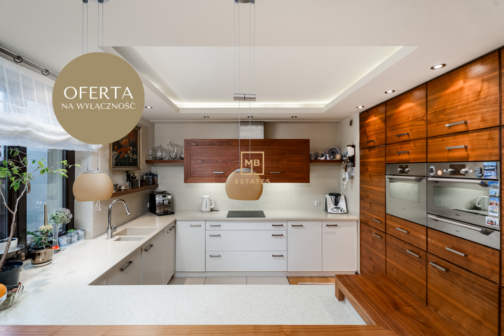 Dom wolnostojący na strzeżonym osiedlu.