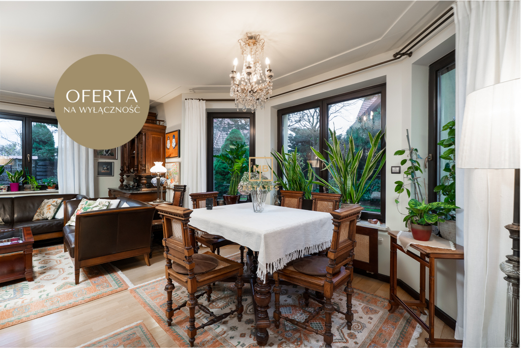 Dom wolnostojący na strzeżonym osiedlu.