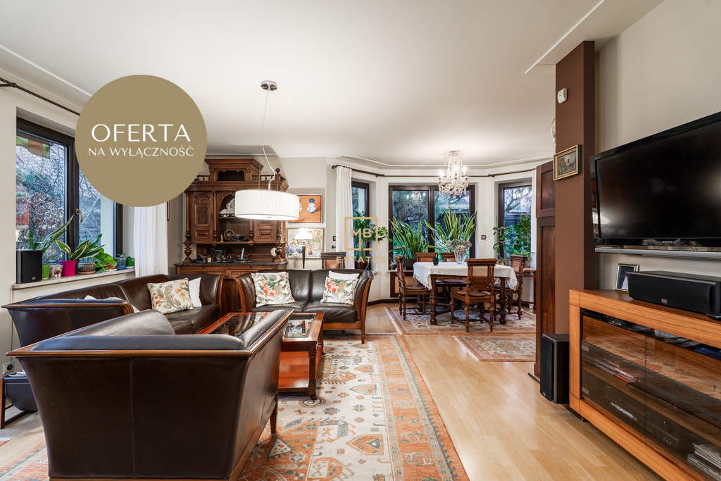 Dom wolnostojący na strzeżonym osiedlu.