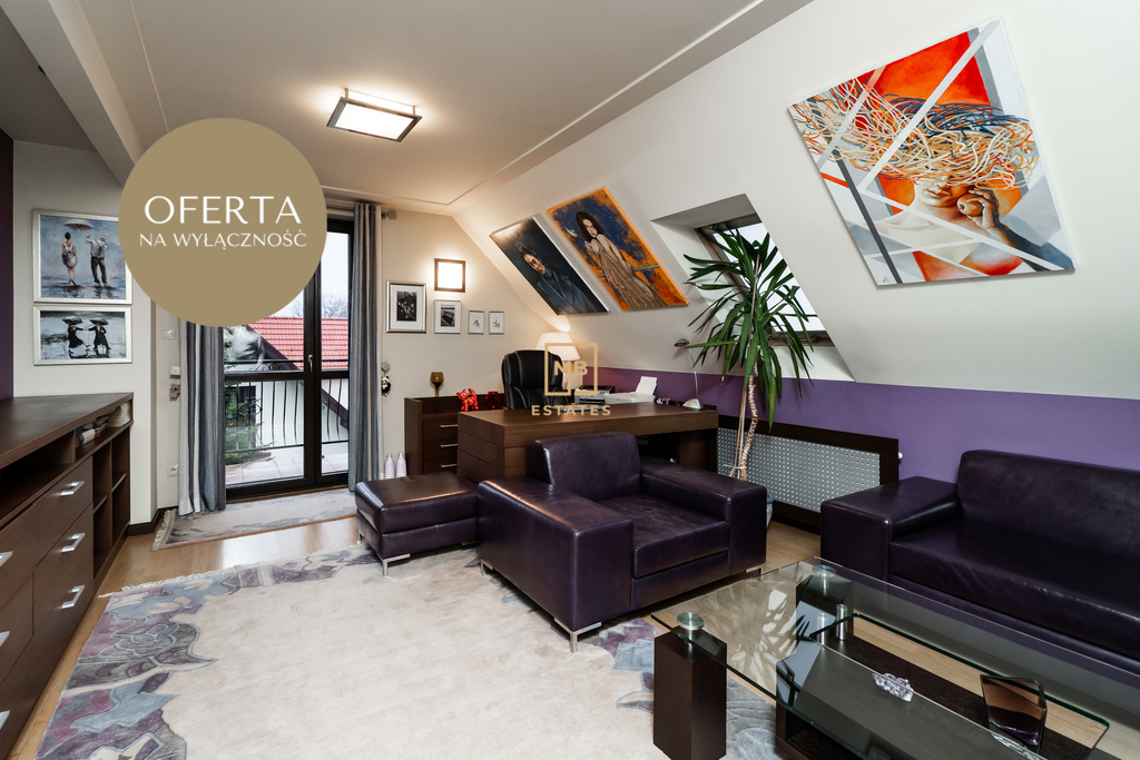 Dom wolnostojący na strzeżonym osiedlu.