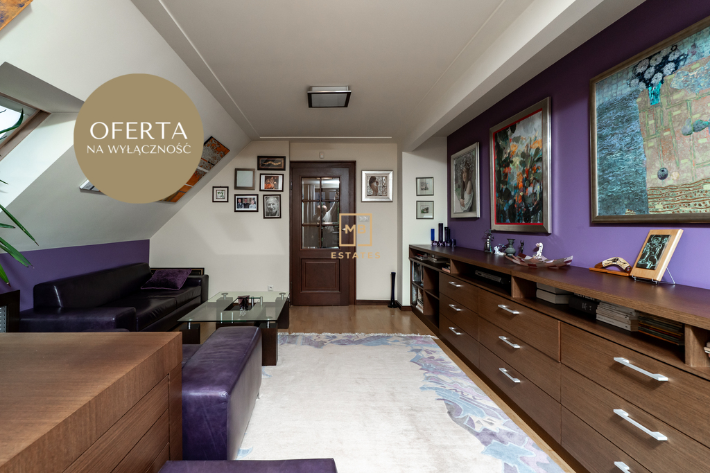 Dom wolnostojący na strzeżonym osiedlu.