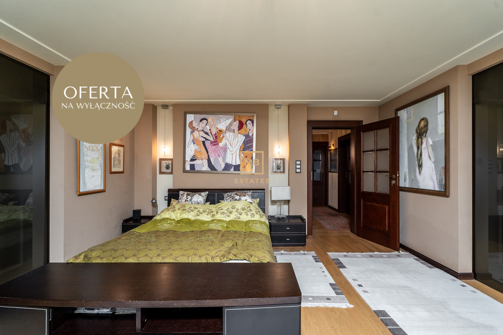 Dom wolnostojący na strzeżonym osiedlu.