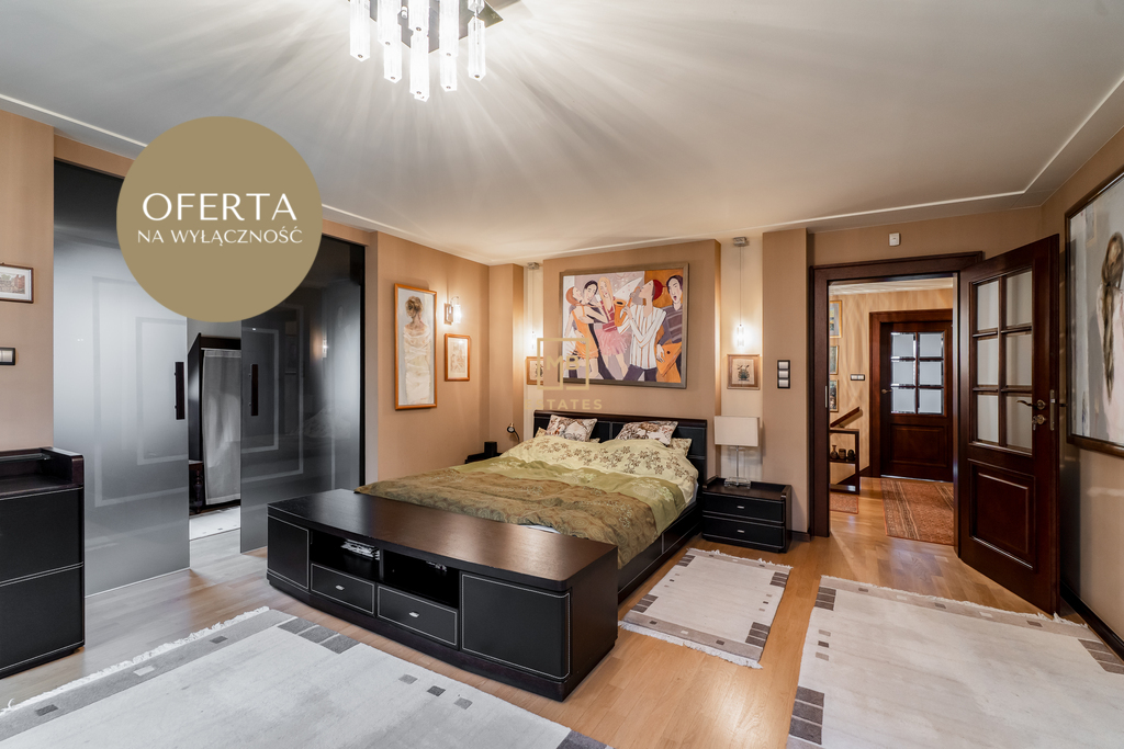 Dom wolnostojący na strzeżonym osiedlu.