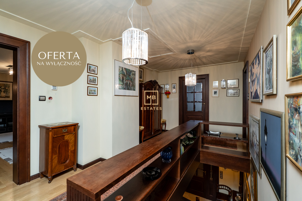 Dom wolnostojący na strzeżonym osiedlu.