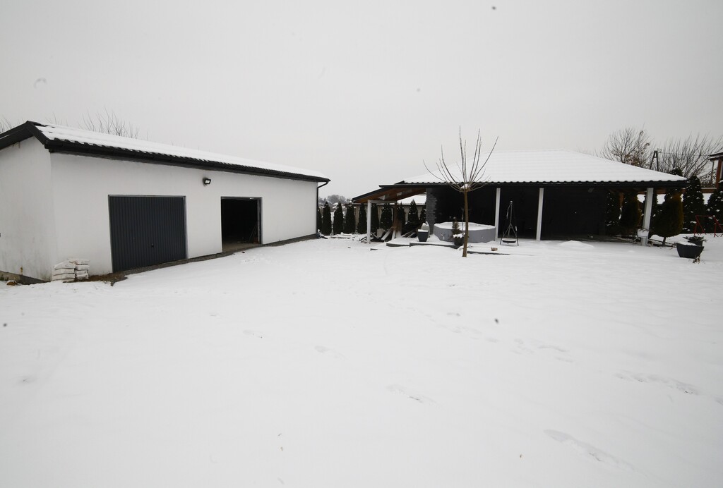 Wzgórza, cisza i ogień w kominku