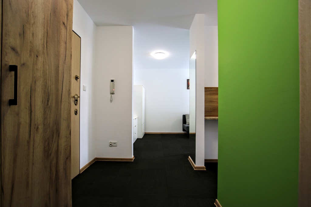 z ogródkiem/tarasem, komórką lok.