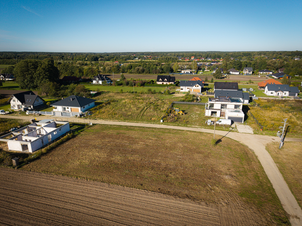 Może i nie ma małpki z maskotką, ale działka fajna