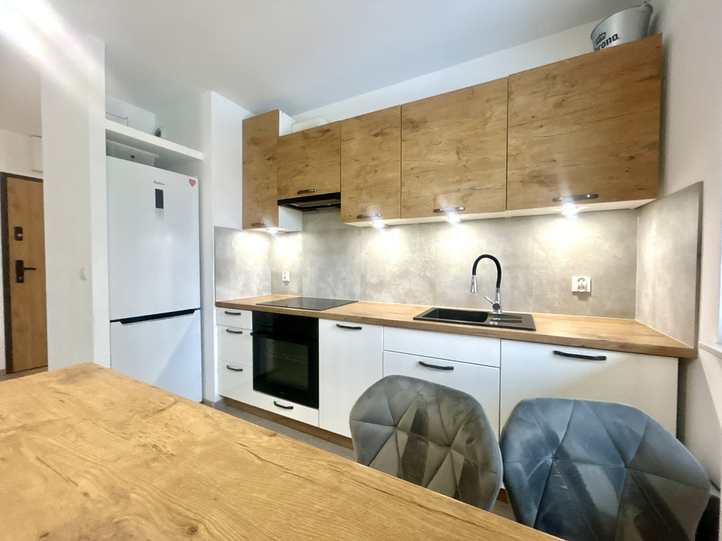 Przestronne mieszkanie - Nyska (balkon, parking)