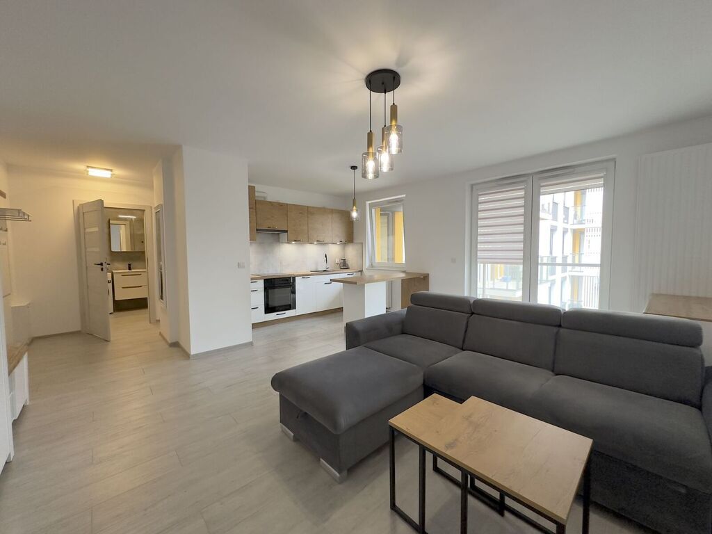 Przestronne mieszkanie - Nyska (balkon, parking)