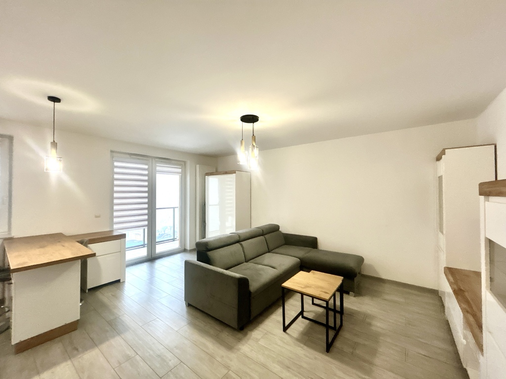 Przestronne mieszkanie - Nyska (balkon, parking)