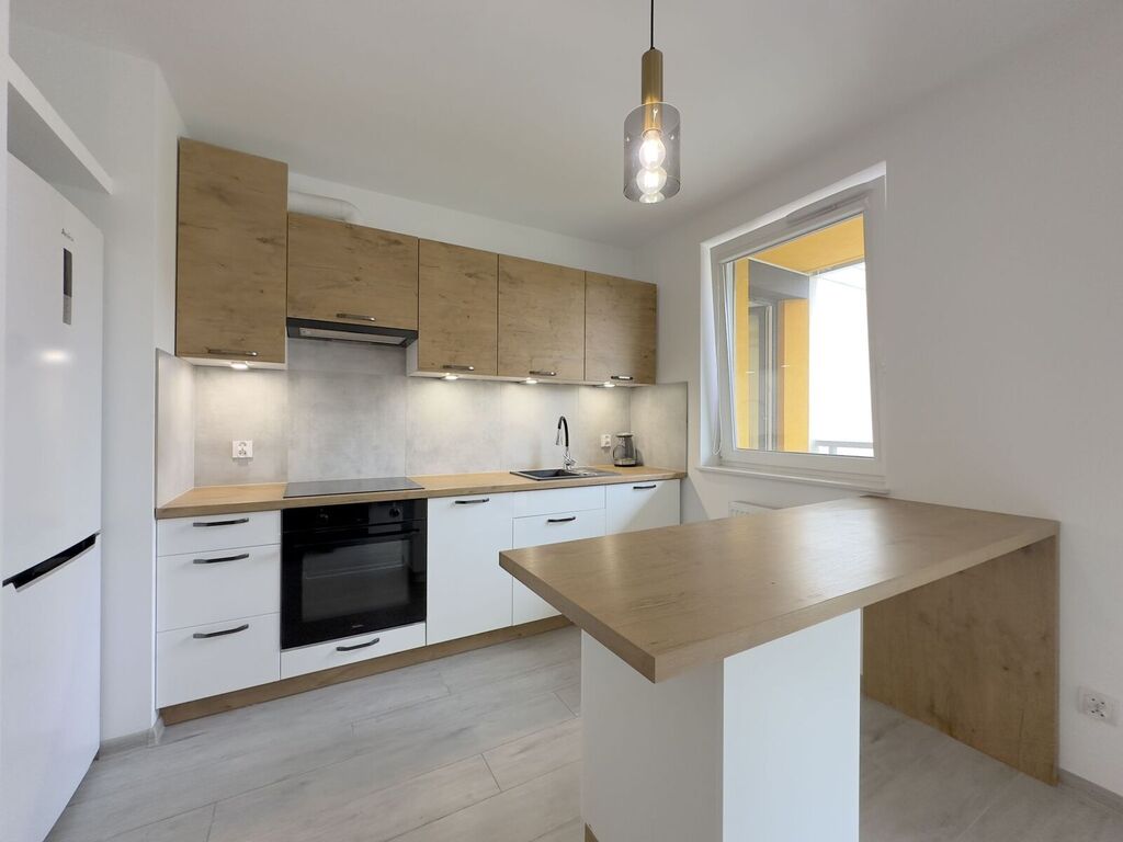 Przestronne mieszkanie - Nyska (balkon, parking)