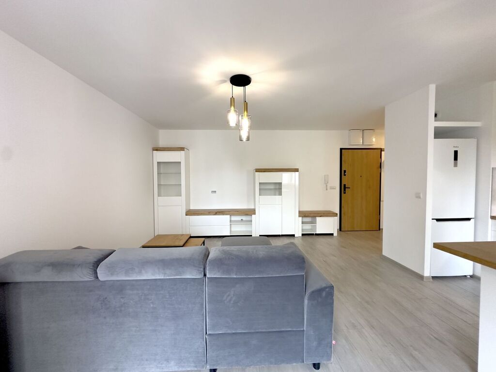 Przestronne mieszkanie - Nyska (balkon, parking)