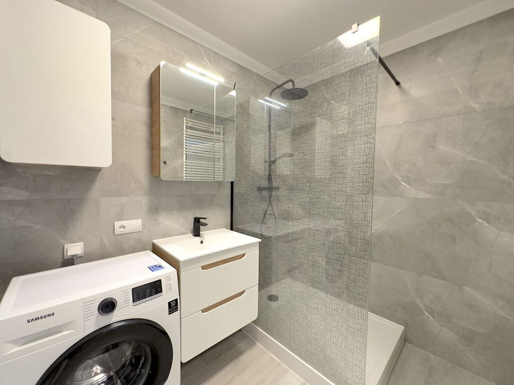 Przestronne mieszkanie - Nyska (balkon, parking)