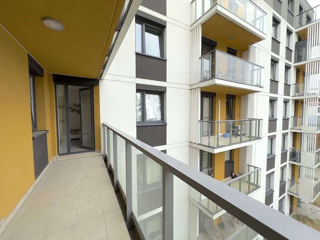 Przestronne mieszkanie - Nyska (balkon, parking)