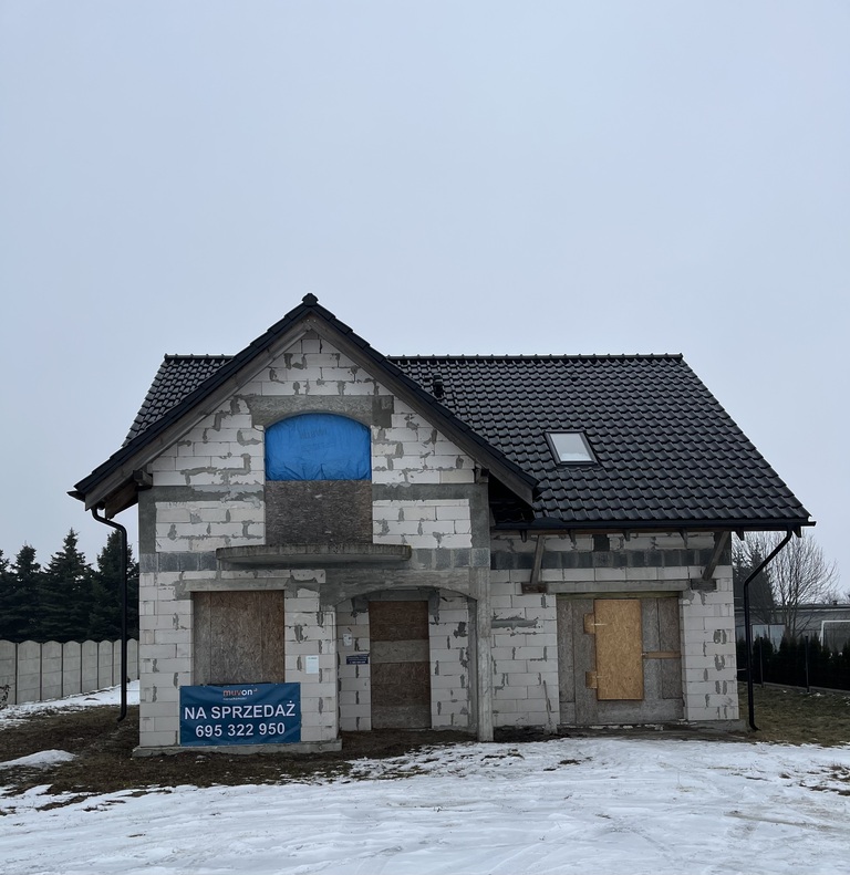 Solidny dom w stanie surowym gotowy na Twoją wizję