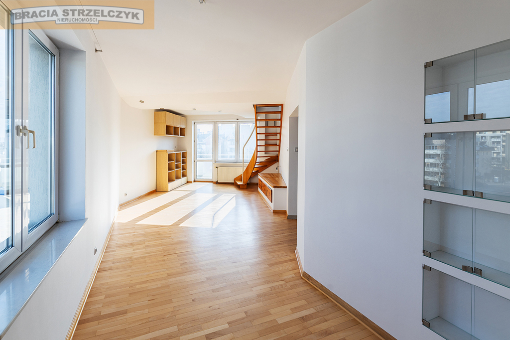 Dwupoziomowe mieszkanie 121,25 m2, Bemowo.