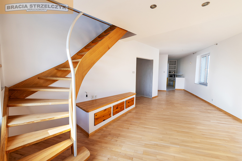 Dwupoziomowe mieszkanie 121,25 m2, Bemowo.