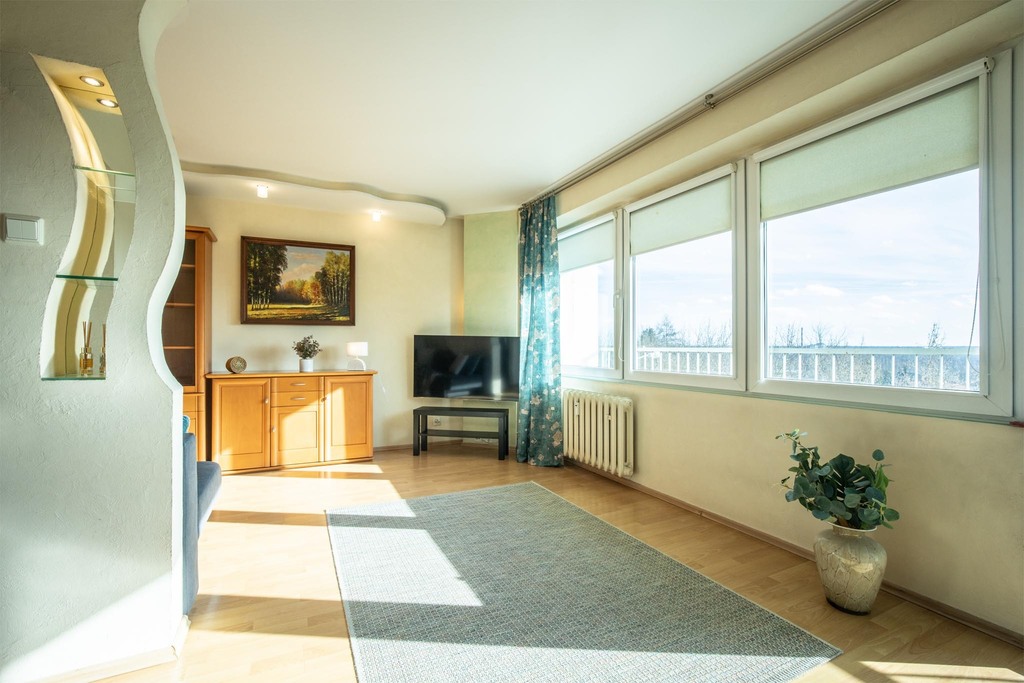 Rezerwacja - Tuwima - A wokoło świat się kręci!