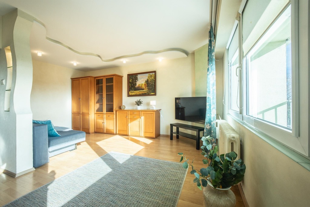 Rezerwacja - Tuwima - A wokoło świat się kręci!