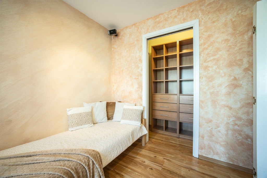 Rezerwacja - Tuwima - A wokoło świat się kręci!