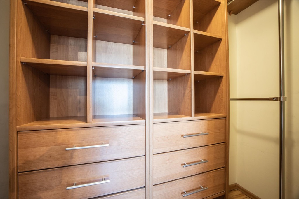 Rezerwacja - Tuwima - A wokoło świat się kręci!