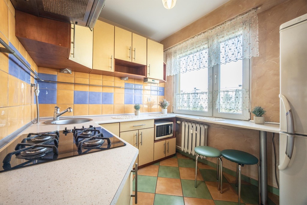 Rezerwacja - Tuwima - A wokoło świat się kręci!