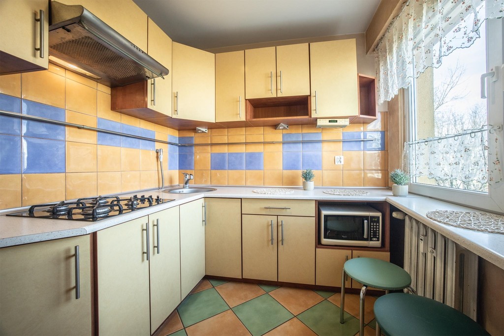 Rezerwacja - Tuwima - A wokoło świat się kręci!