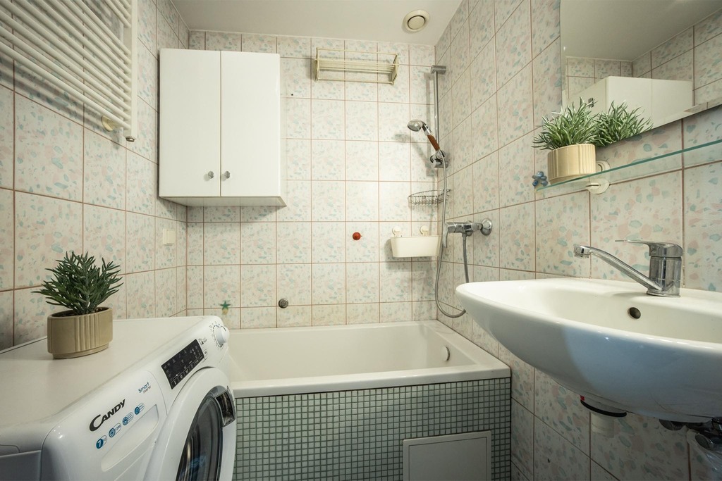 Rezerwacja - Tuwima - A wokoło świat się kręci!