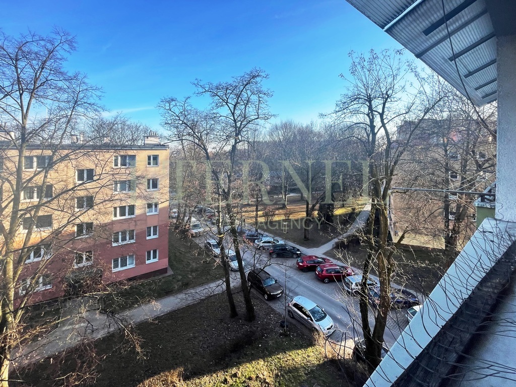 Kawalerka 25m2 z francuskim balkonem – Os. Jagiell