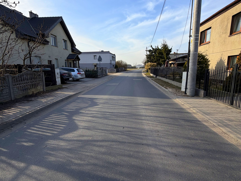 Dopiewiec: Działka 673m² | media | droga