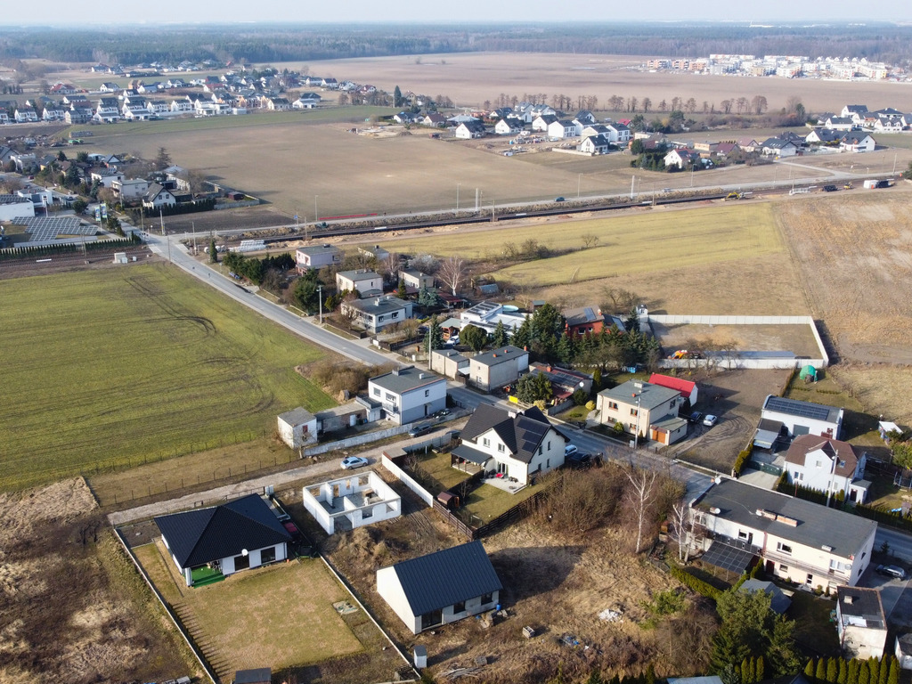 Dopiewiec: Działka 673m² | media | droga