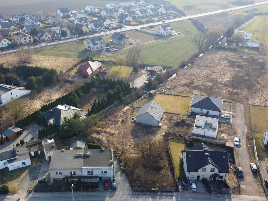 Dopiewiec: Działka 673m² | media | droga