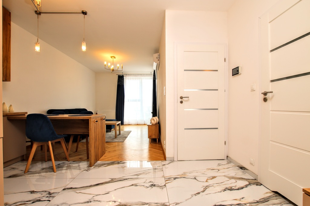 16 piętro, klimatyzacja, 2 miejsca post.