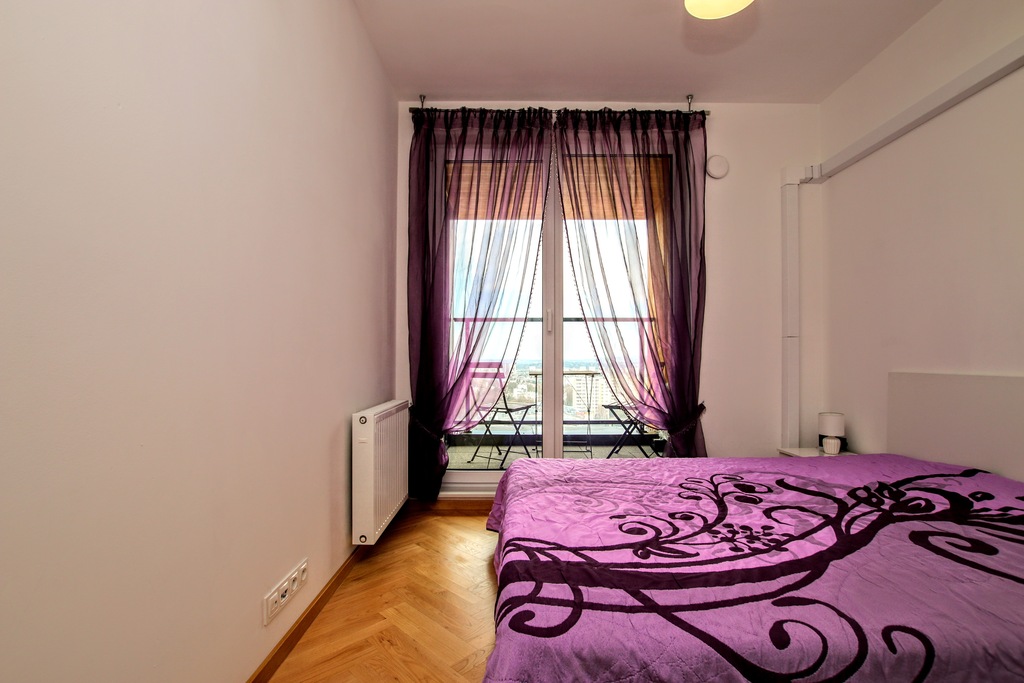 16 piętro, klimatyzacja, 2 miejsca post.